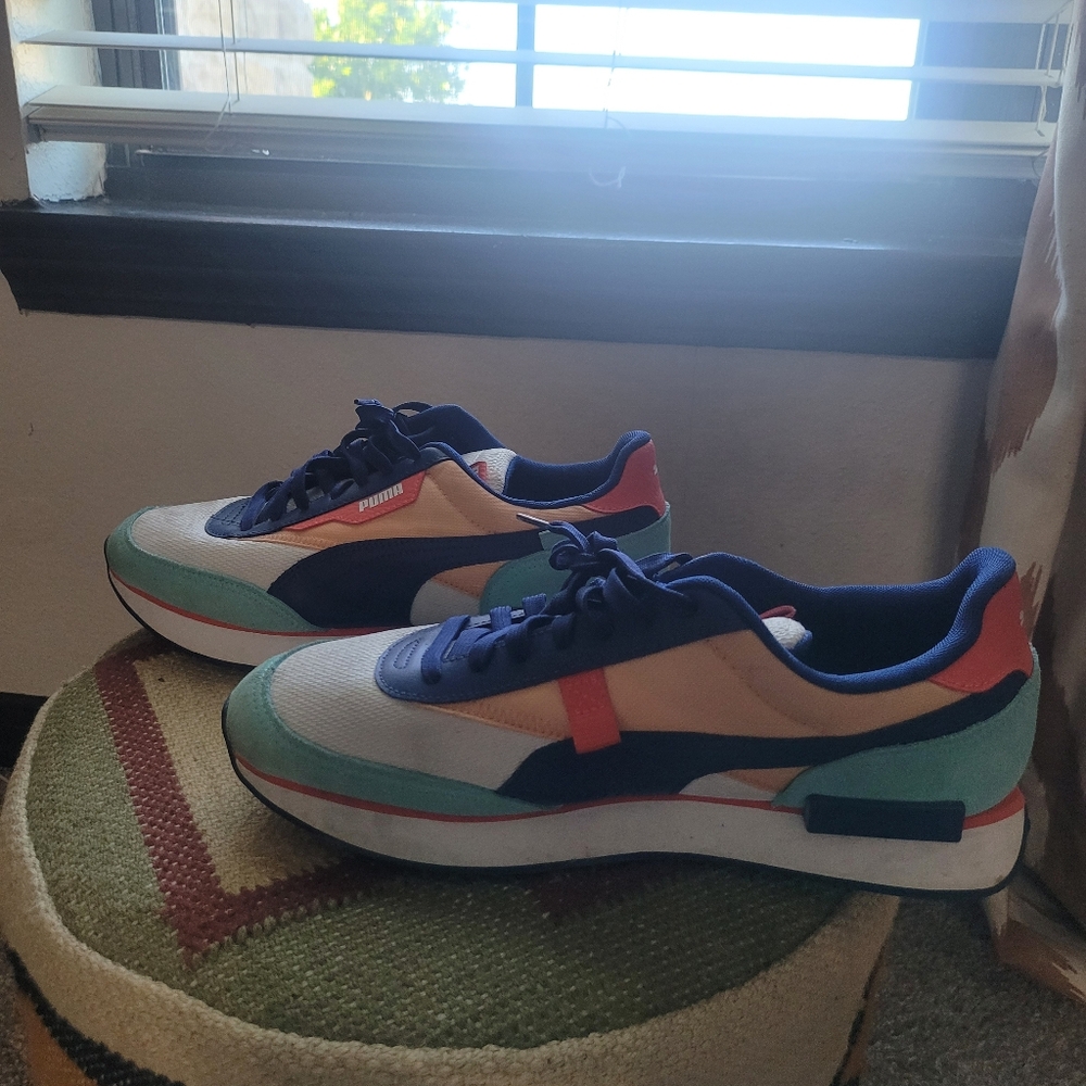 Puma - Picture 3 of 5